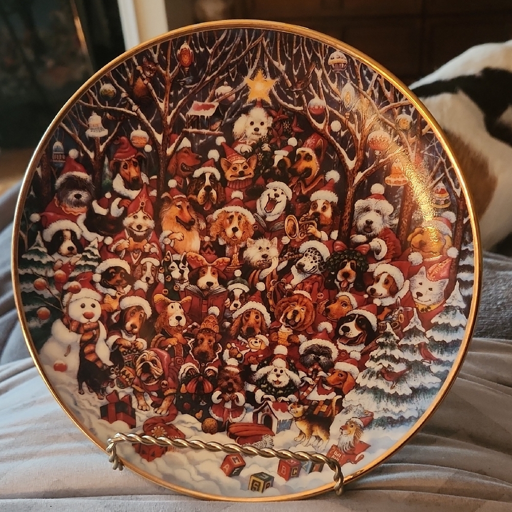 Santa Paws whimsical collector plate dozens of different dogs in santa hats